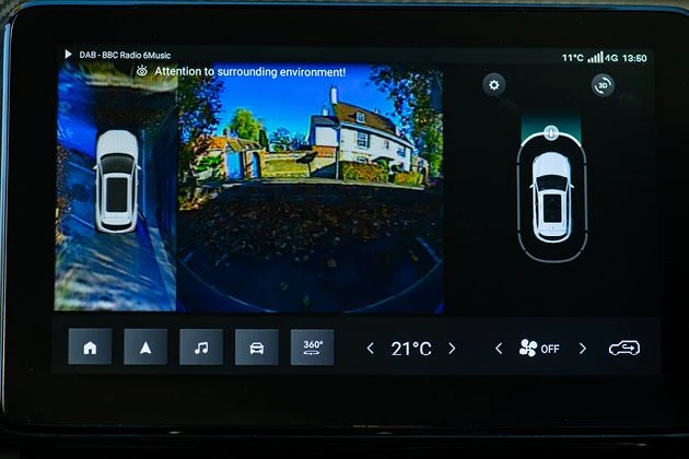 Rear Parking Sensors & 360o Parking Camera